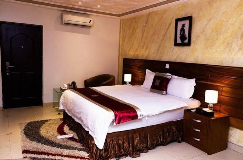 Airport West Hotel Accra Exterior photo