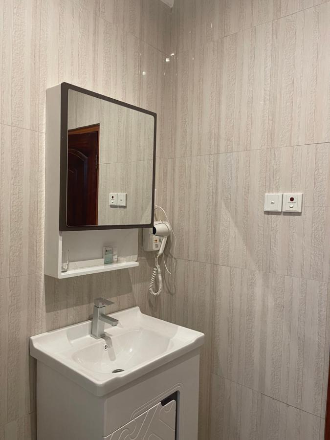 Airport West Hotel Accra Exterior photo