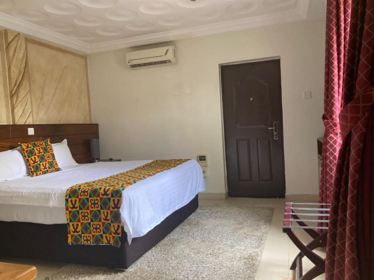Airport West Hotel Accra Exterior photo
