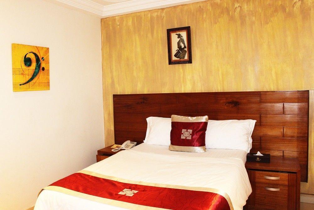 Airport West Hotel Accra Exterior photo