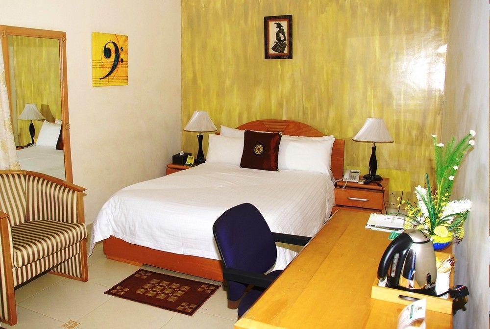 Airport West Hotel Accra Exterior photo